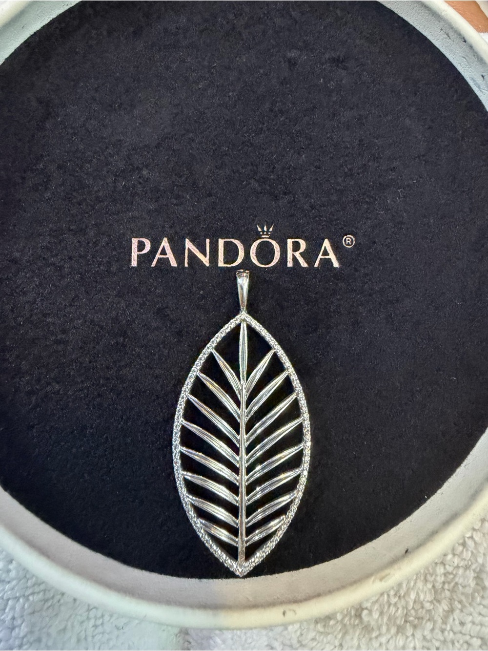 Pandora Silver Leaf Outline Pendant in Silver